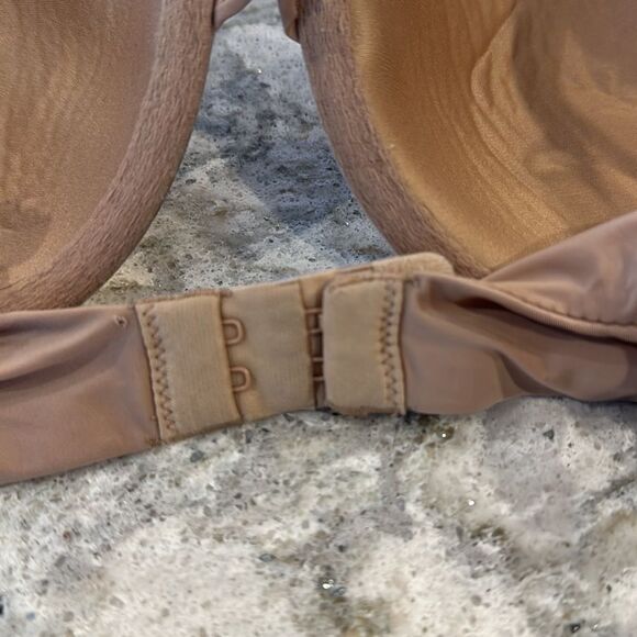 👙 Victoria’s Secret Nude Bra - Size 34DD - Lined but Not Padded - Picture 4 of 5